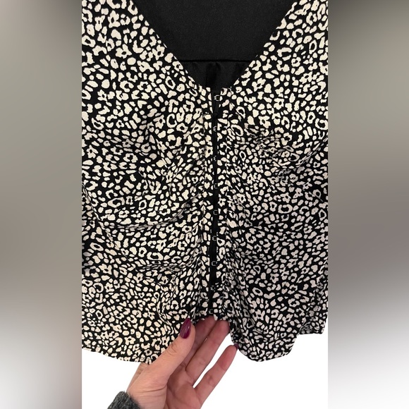 Urban Romantics Blouse Women’s Small Urban Outfitters Leopard Flutter Sleeve - Picture 5 of 5